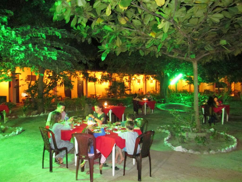 Shahira Hotel Nilaveli Esterno foto