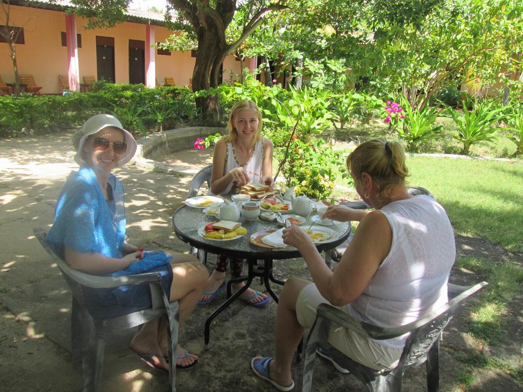 Shahira Hotel Nilaveli Esterno foto