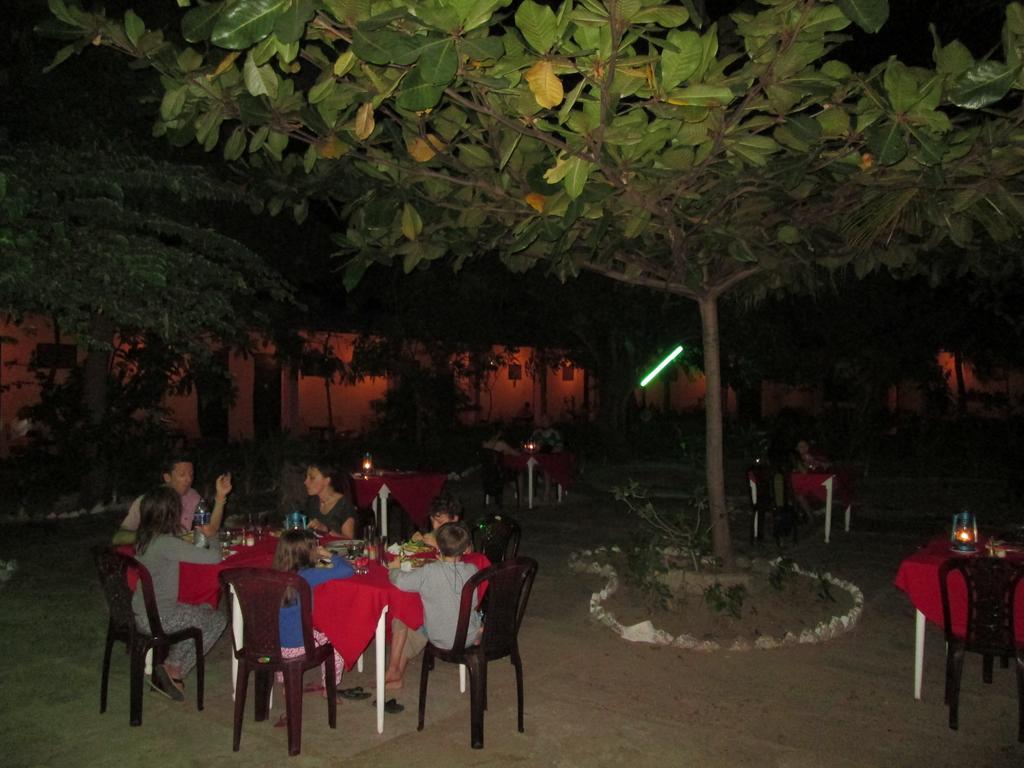 Shahira Hotel Nilaveli Esterno foto