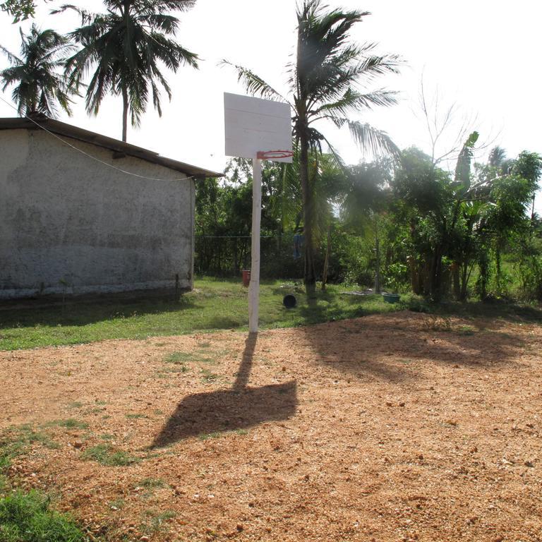 Shahira Hotel Nilaveli Esterno foto