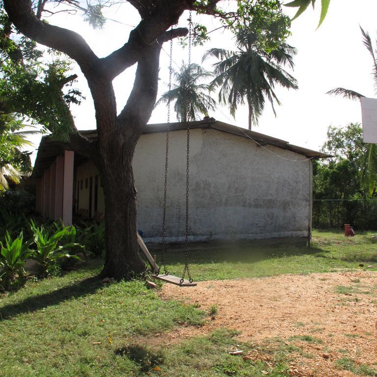 Shahira Hotel Nilaveli Esterno foto