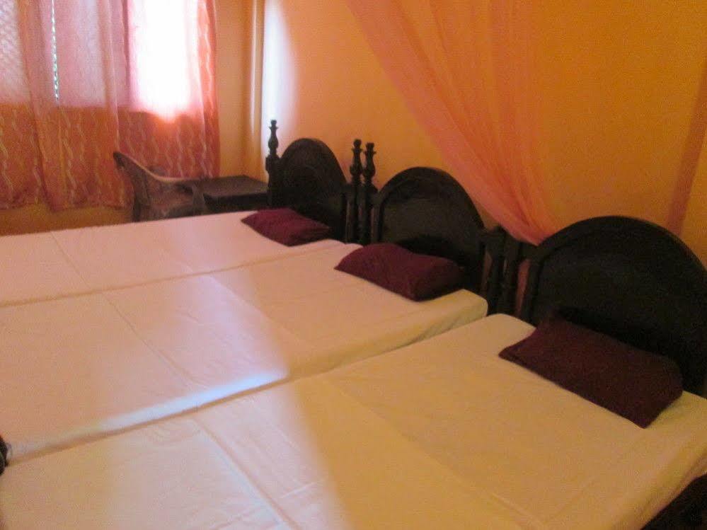 Shahira Hotel Nilaveli Esterno foto