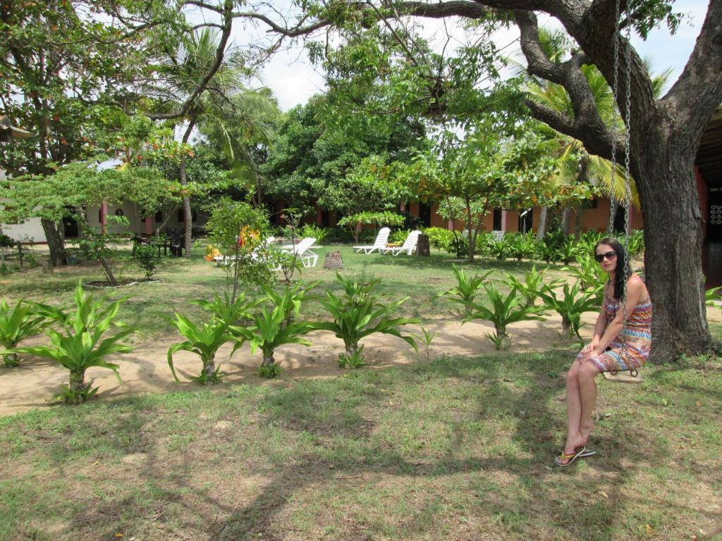 Shahira Hotel Nilaveli Esterno foto