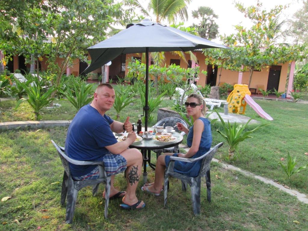 Shahira Hotel Nilaveli Esterno foto