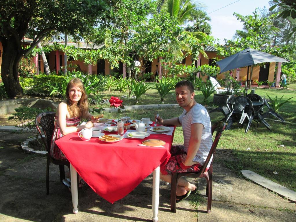 Shahira Hotel Nilaveli Esterno foto