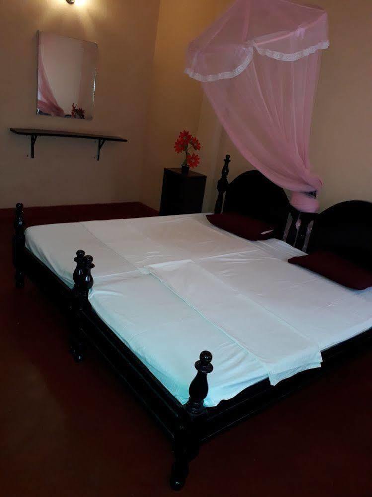 Shahira Hotel Nilaveli Esterno foto